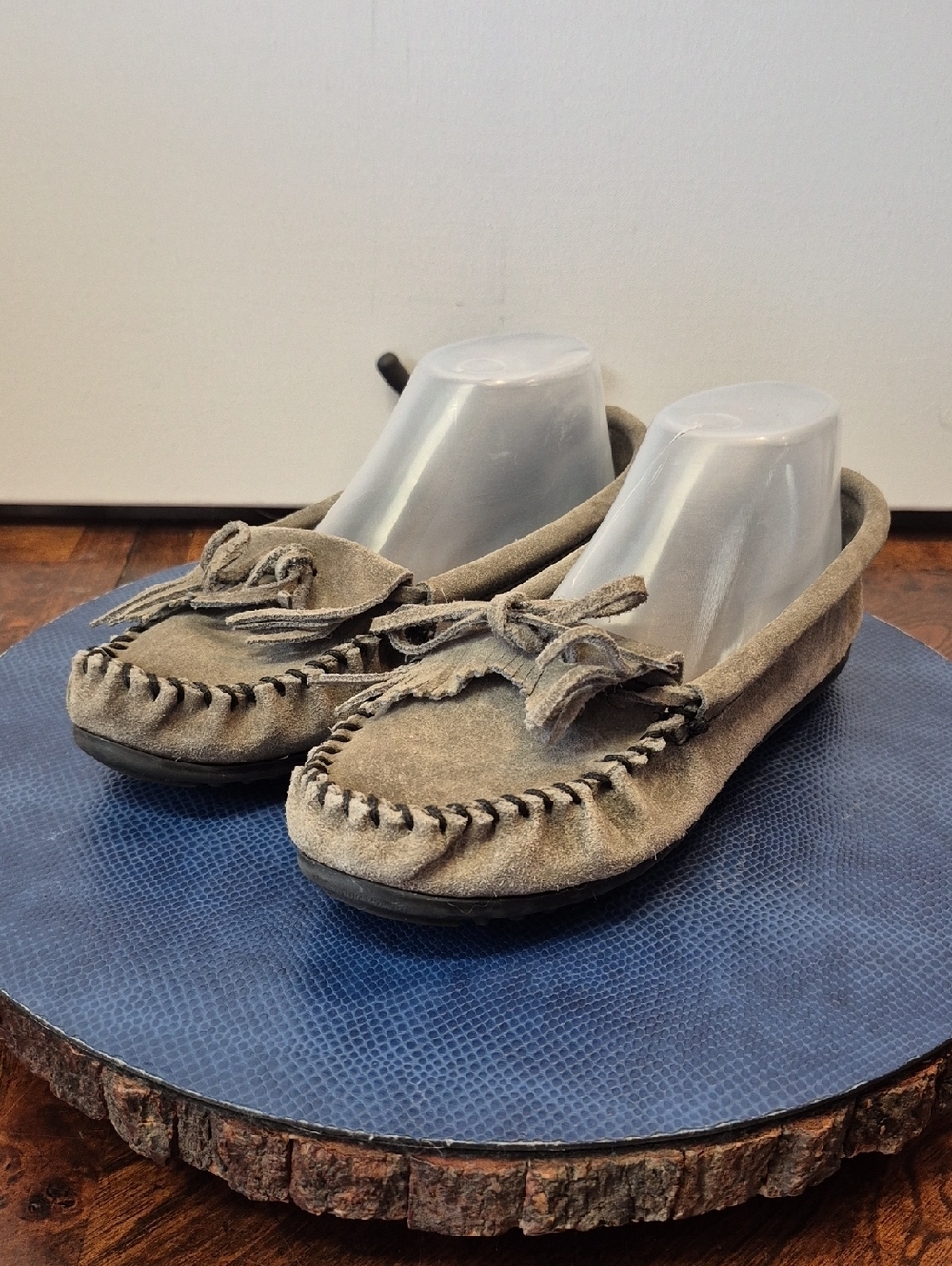 MINNETONKA "Kilty"Moccasins   Womens Hard Sole  Shoes sz. 8 (#2081Sh)